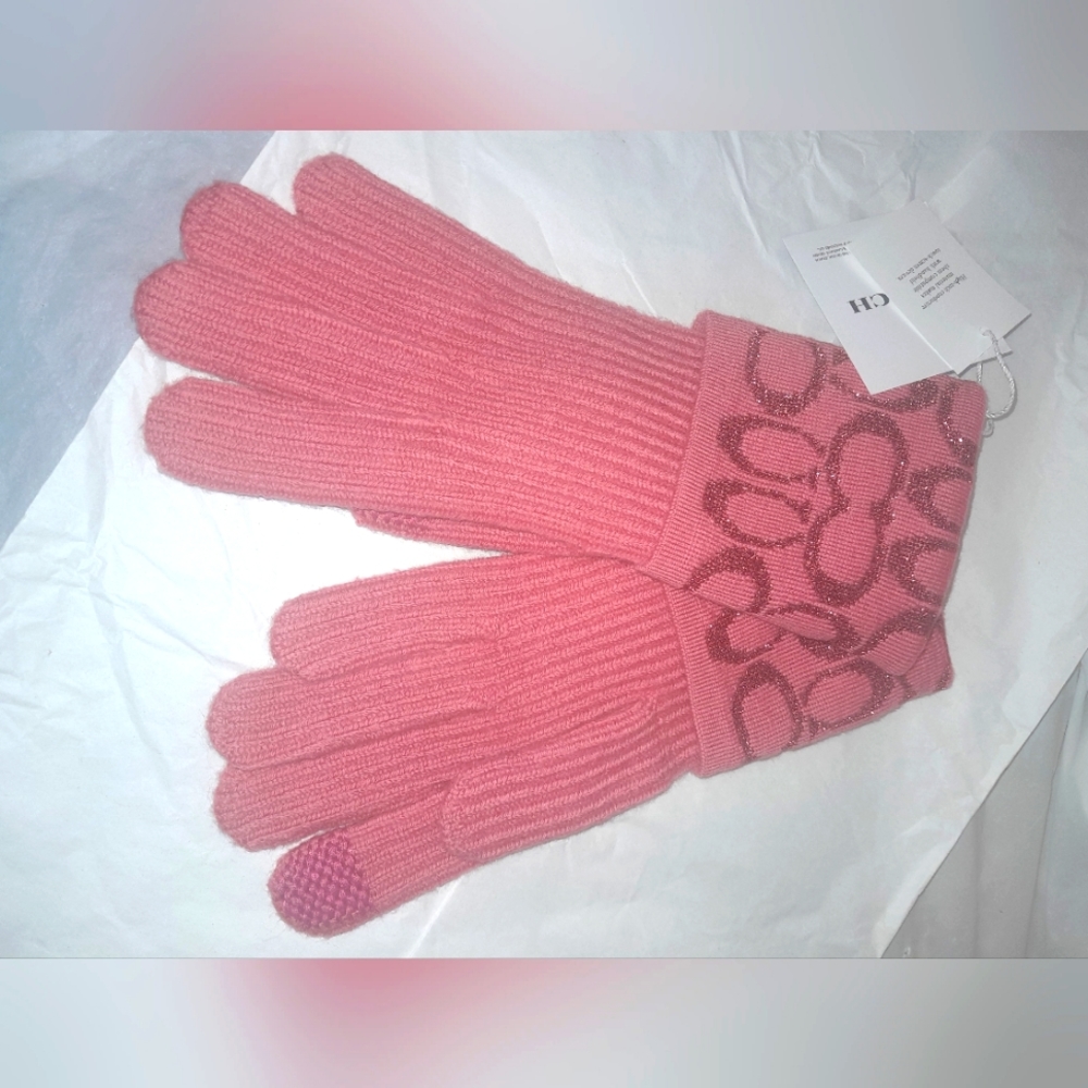 New Coach Knit Singature Tech Gloves In Watermellon ❄️ NWT (FIRM)